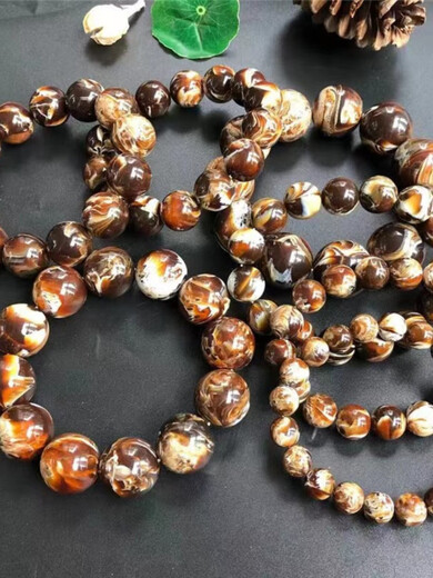 Yixiang Natural Mineral Burmese Amber Raw Stone Burmese Amber Raw Stone One Gram