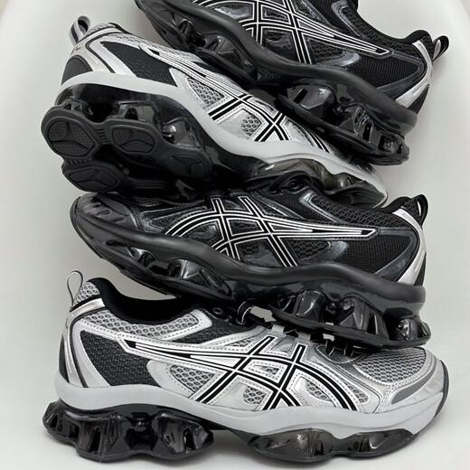 ASICS GEL-Quantum Kinetic Chaussures de course rétro tendance du Nouvel An 1203A270-023 Noir Gris (1203A270-023) 37.5