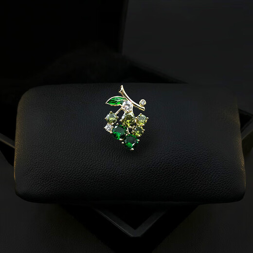 QUAMER Gold Store Model A Bunch of Grapes Small Brooch Exquisite Sparkling Diamond Fruit Corsage Accessories Women's Mini Green Green