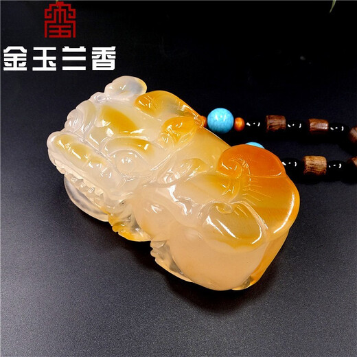 Golden Magnolia parfum Natural Chalcedony Pixiu Piece à main Agate Jade Handd Play Treasure Stone Bielry Ornements pour hommes et femmes. N ° 1695 (320)