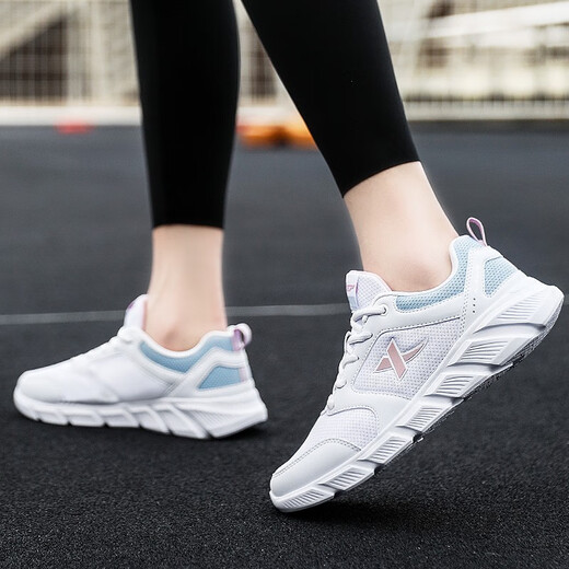 XTEP (XTEP) women's shoes and sneakers for women in summer season fashionable lightweight soft sole shock-absorbing rebound leather mesh casual running shoes 7001 white lan [mesh] 39