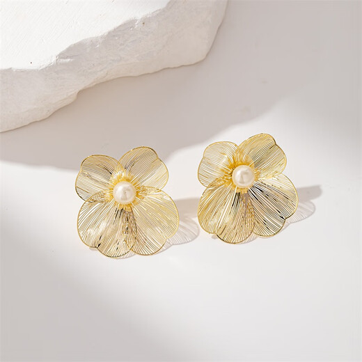 Qlady flower ear pierced earrings for women 2025 new light luxury high-end earrings temperament silver needle earrings