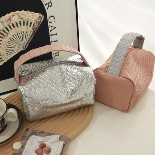 Zhao Lusi's same style ins style lambskin bag fashionable street handbag mobile phone lipstick cosmetics bag hand bag silver-event