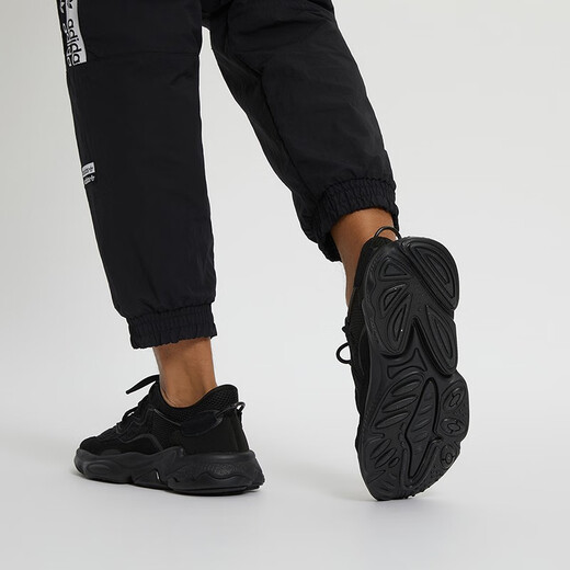 Adidas [大发发] adidas Clover Chaussures masculines Chaussures pour femmes Chaussures décontractées ozweego chaussures papa ee6999 40,5