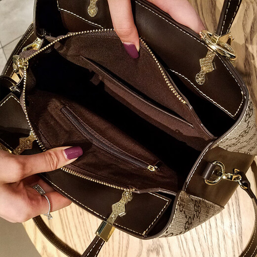 Naibaqi práctico regalo de cumpleaños bolso de mujer bolso de mujer bolso nuevo bolso de hombro estampado bolso cruzado para novia 5625 caja de regalo gris + rosas