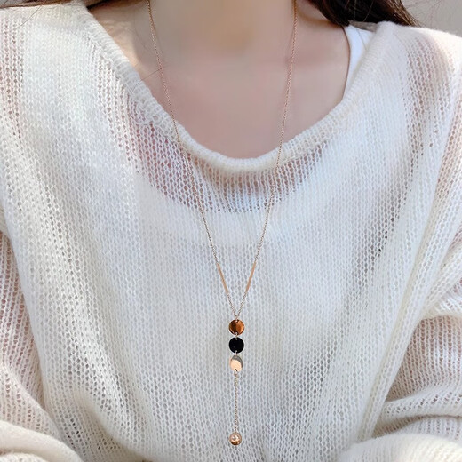 Yichan long temperament rose gold sweater chain women's niche light luxury design high-end necklace 2025 new hot style choker rose gold sweater chain