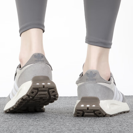 Adidas (adidas) Clover Nouvelles chaussures de sport d'été pour hommes et femmes Fonctionner des chaussures confortables et des chaussures décontractées à la course à l'épreuve Abrasion Gy9922 / Gray / White 36