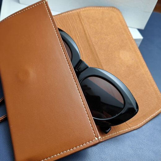 Caja personalizada de 24 estilos de arco de gafas de sol triomphe de gafas de sol anti-presión.