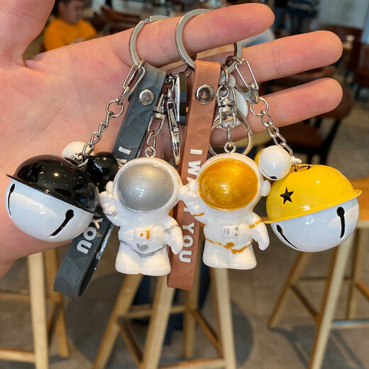 Feihui Internet celebrity creative astronaut keychain, male and female couples' school bag pendant birthday gift, orange astronaut