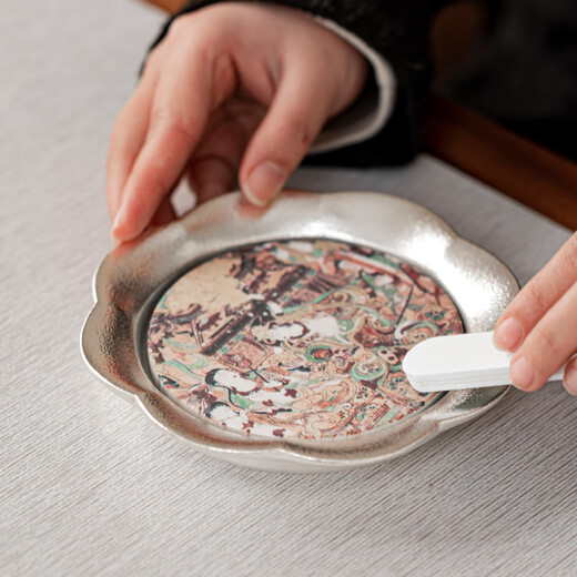 Touching like porcelain, the Dunhuang cultural and creative gilt silver tea set set is a complete set of high-end gifts, birthday gifts for the elders, customized souvenirs for housewarming, Dunhuang gilt silver tea set gift box set of 8 pieces, Chen Desheng's works, retirement souvenirs, practical gifts for the elders