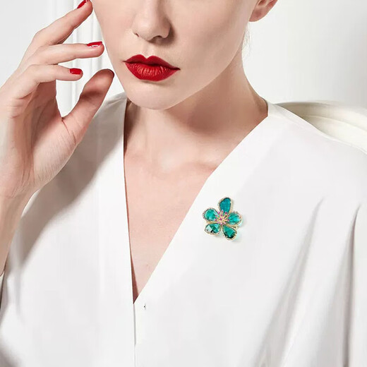 Sili European and American crystal flower brooch women's new exquisite corsage coat pin accessories gold green crystal flower