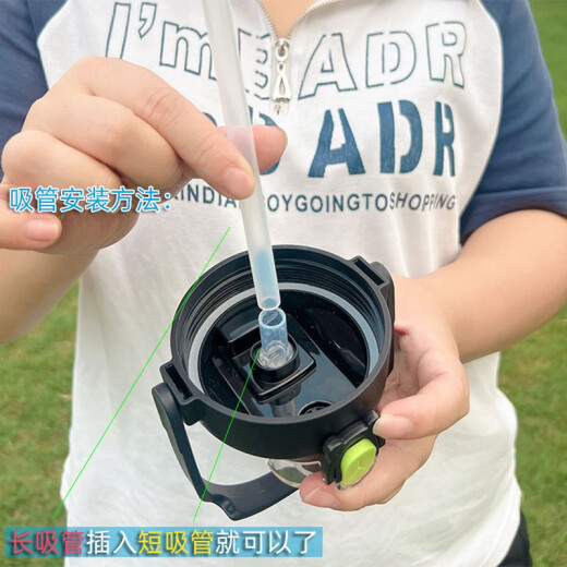 Jinjis mit Tee -Trennwand Big Eimer Wasserbecher -Gurt Seil Doppelgetränke Gradient Outdoor -Fitness Hochtemperaturfestigkeit Männer und Frauen Super großer Sportwasserflaschen Topf Dunkelschwarz und Blau 1,5 Liter 3892 Modell 1500ml