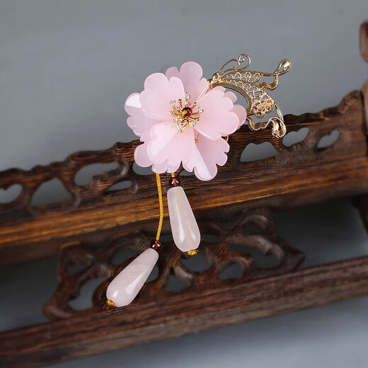 Ancient sayings, modern style brooch, pink corsage, Chinese style cheongsam pendant pin, women's sweater accessories, flowers, high-end luxury retro temperament