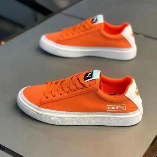 Clcey Skateboardschuhe flache Schuhe Männer Leinwand Schuhe 2025 Frühlings- und Herbst Mode Low Top Schuhe Männer atmungsabstimmung vielseitige Sportschuhe Männer Schwarz Gold 42