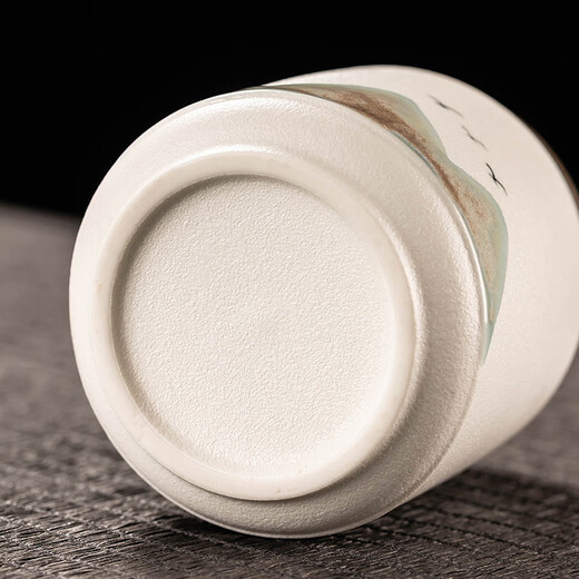 Porcelain brand tea set ceramic storage tea jar household small moisture-proof tea storage sealed jar Kung Fu tea set accessories white pottery <青山飞鸟> tea jar 210ml