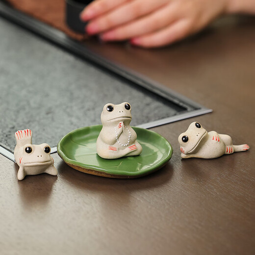 Qingbilin QBILY tea pet ornaments Zen Buddhist ceramic small frogs can raise small tea pets tea room tea table decoration tea ceremony accessories tea pet ornaments Xiaoyao frog + clay lotus leaf