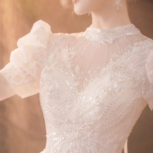 Robe de mariée de maquillage rouge 2025 Nouvelle mariée Princesse Puff Sleeve luxueuse Palace Style Tail Français Robe de mariée principale Light Champagne Slat S