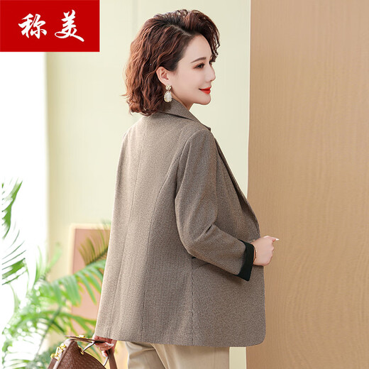 Es wird eine Mutter mittleren Alters, die Frühlings- und Herbst-Kurzanzugjacke für 50-60 Jahre alte und ältere Frauen-Slim Top 6626 Plaid XL trägt, für 105 Jin geeignet [Jin ist 0,5 kg] geeignet.