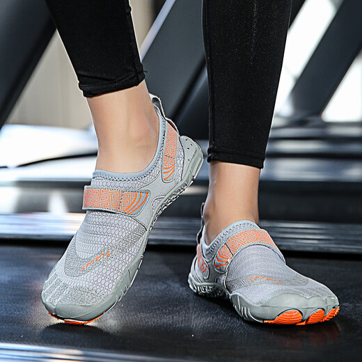 Ruizhilang skipping rope sneakers, yoga treadmill shoes, men's and women's soft-soled children's indoor gym special non-slip training shoes, Ju 1721 light gray (one size smaller) 43