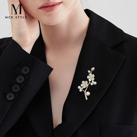 Mck imitation pearl shell flower brooch high-end women's plum blossom brooch suit corsage Chinese Valentine's Day gift