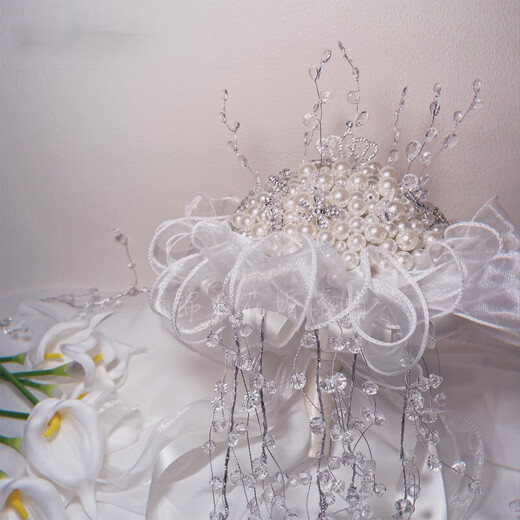 Gemälde Millennium Hochzeitsvorräte Braut Halten Blumen und Perlen Bestie-Geschenke für Hochzeits handgefertigtes DIY-Materialpaket Hochzeit Geschenke High-End Petal Shell Style Fertigprodukt ohne Rückkehr