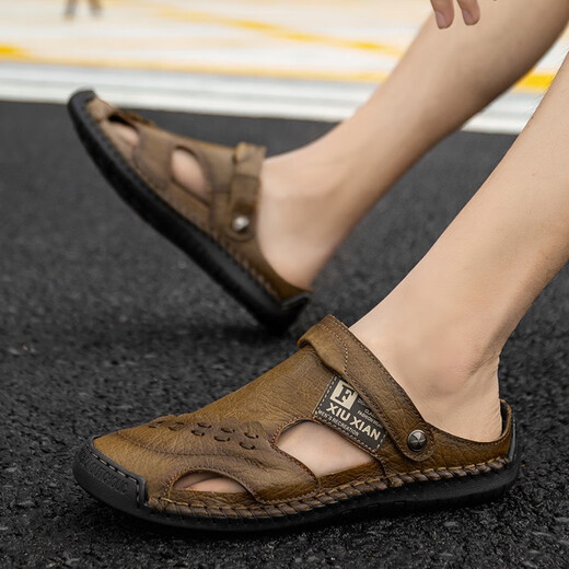 Qice summer sandals men's bag-toe casual shoes outdoor breathable beach sandals fashionable sports slippers summer hole shoes 689 brown 40