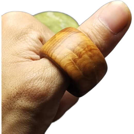 Jiang Jinyue Ring Cliff Cypress Ring Nine Dragones tocando Pearl Indonesian Men's Large Ring Palace Retro Wood Wood Grabado SN6626 Hui'an Agarwood Nine Dragones tocando el anillo de perlas (venta caliente)