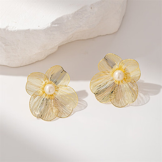 Qlady flower ear pierced earrings for women 2025 new light luxury high-end earrings temperament silver needle earrings