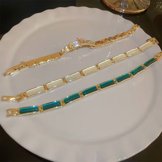 
QUAMER Old Phoenix Gold Store Outlets Discount Store Removal of the Cabinet and Get a Leave a License 18K Gold Bracelet Bracelet Outlets 366 Bracelet Bracelet Bracelet (Adjustable for five sections) 366