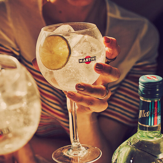 马天尼(Martini) 洋酒 意大利进口  干威末酒  甜型气泡果酒 1L 