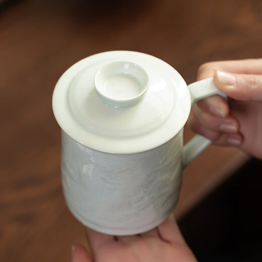 Gold inlaid jade teacher Huang Shouliang handmade Jingdezhen ceramic tea cup shadow green carved office tea cup Penglai Wonderland