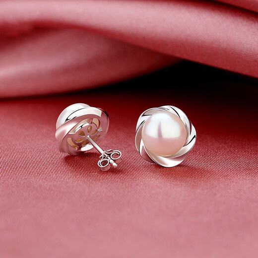 Leerout brand pearl earrings, light luxury high-end silver earrings, birthday gift for girlfriend, plum blossom pearl earrings - gold and white