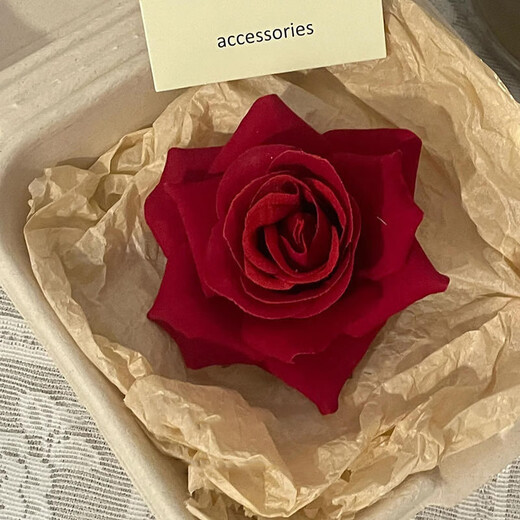 Beautiful atmosphere French retro simulated rose hair clip edge clip fairy temperament niche design high-end small clip red rose brooch hair clip