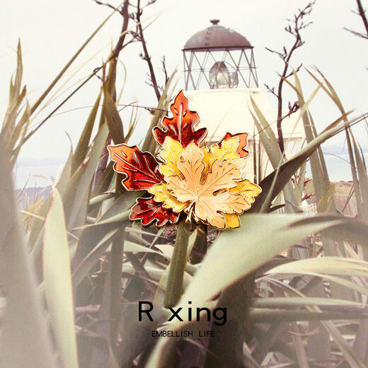 Miaolingge cute Japanese style brooch into autumn maple leaf brooch for male and female couples personalized ins trendy metal badge bag decoration maple leaf