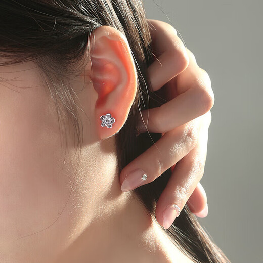 Safir platinum earrings for women PT950 platinum hollow double-layered small flower earrings, one pair, about 1.05 grams