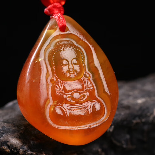 Natural amber beeswax chicken fat red gold amber raw stone single seed baby Buddha boy Buddha prince Buddha protection and safety pendant pendant same style shipped randomly