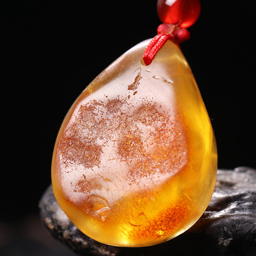 Natural amber beeswax chicken fat red gold amber raw stone single seed baby Buddha boy Buddha prince Buddha protection and safety pendant pendant same style shipped randomly