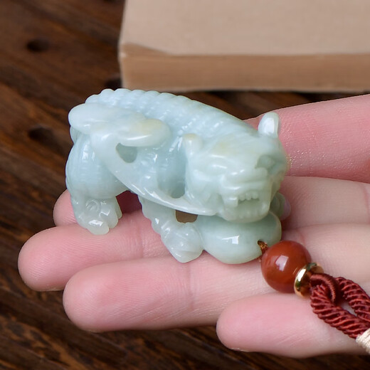 A Jade in a Thousand Years 11.11 shopping spree for jade handle pieces. Men’s jade playing pieces, playing with jade, which symbolizes a prosperous career. Model Two Tigers QZK0209-3f