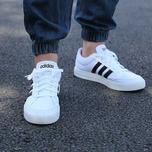 阿迪达斯 （adidas）官方网舰店男鞋子春季新款低帮舒适轻便透气小板鞋时尚百搭休闲鞋 AW3889/三条纹简约小白鞋 41
