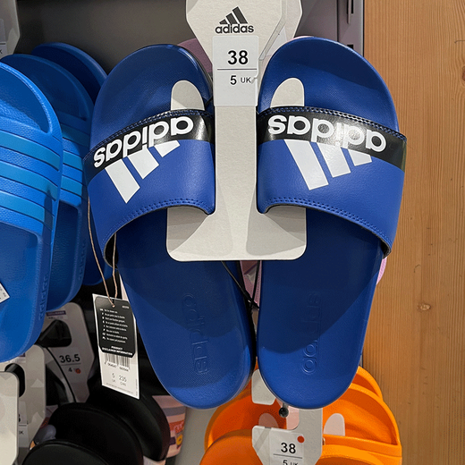Adidas Slippers Chaussures pour femmes automne Nouvelle plage extérieure Sports de natation et sandales décontractées GV9713 BLUE 40,5 (250 mm)