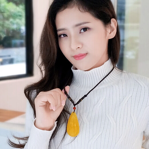 Ou Fanluo Beeswax Pendant Amber Chicken Fat Yellow Full Honey Water Drop Necklace Men's and Women's Necklaces The main stone weighs about 8-10g and comes with an identification certificate