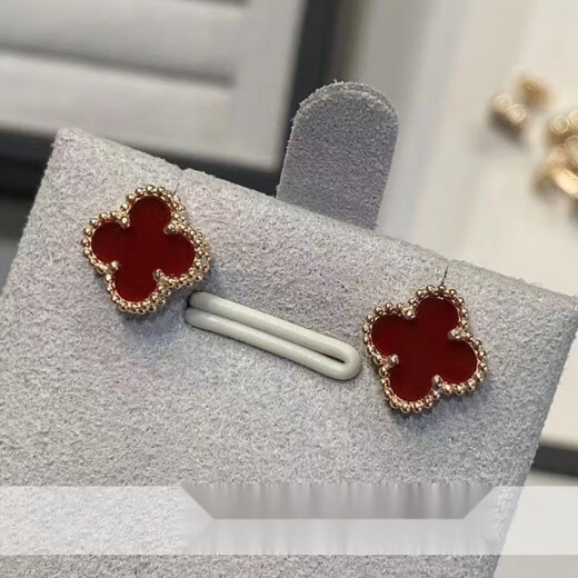 Fat Donglai same style four-leaf clover 18K gold same style red agate for women simple light luxury inlaid mother-of-pearl plated Chinese Valentine's Day 9mm red agate stud earrings (rose gold)