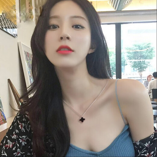 Grace Girl Four-leaf Clover Necklace Women's Simple Temperament Rose Gold Clavicle Chain Chinese Valentine's Day Birthday Gift for Girlfriend