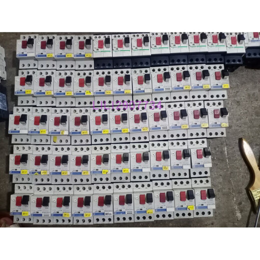 施耐德电气施耐德（Schneider）电动机保护断路器马达GV2ME06C 二手 GV2-ME08C2.5-4A默认辅助点一
