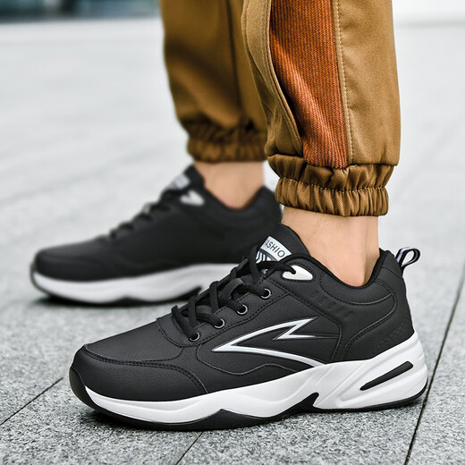 Xuanya Hit large-size sneakers larger, fat, wide toe, loose, breathable mesh shoes, leather surface waterproof men's shoes 45464748 826 black and white leather surface waterproof 39