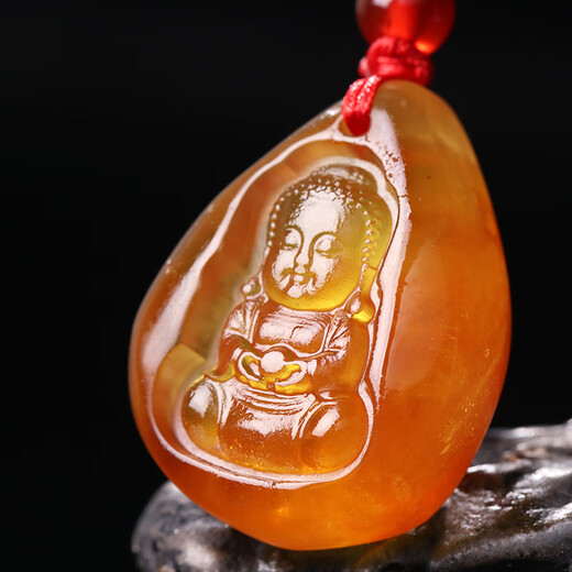Natural amber beeswax chicken fat red gold amber raw stone single seed baby Buddha boy Buddha prince Buddha protection and safety pendant pendant same style shipped randomly