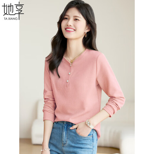 She enjoys the long-sleeved T-shirt women's V-neck temperament, whitening and slimming inner layering shirt, foreign style versatile top T13KT2558