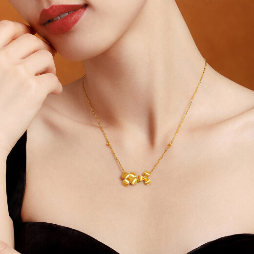 Liufu Jewelry Light and Shadow Gold Gold Gold Gold Gold Flores y collar de oro Brocade Cabila a precios 0113333UA 6.71 gramos (incluido el costo de mano de obra 1,047 yuan)