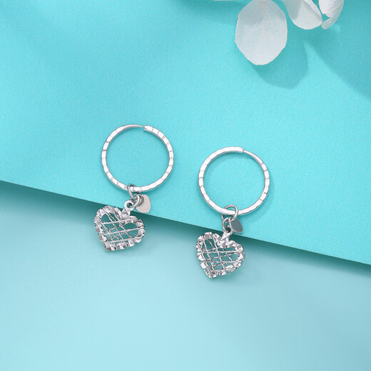 Yuan Shengfu's new boutique PT950 heart-shaped hollow platinum earrings, genuine simple and versatile platinum earrings, 2.21 grams