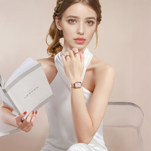 Burberry birthday gift for girlfriend and wife, watch and necklace, Valentine's Day gift for girl and girlfriend, niche and high-end, champagne gold mesh belt, watch + bracelet + necklace + gift box